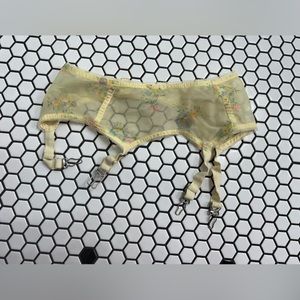 Vintage union made garter belt with flowers size medium